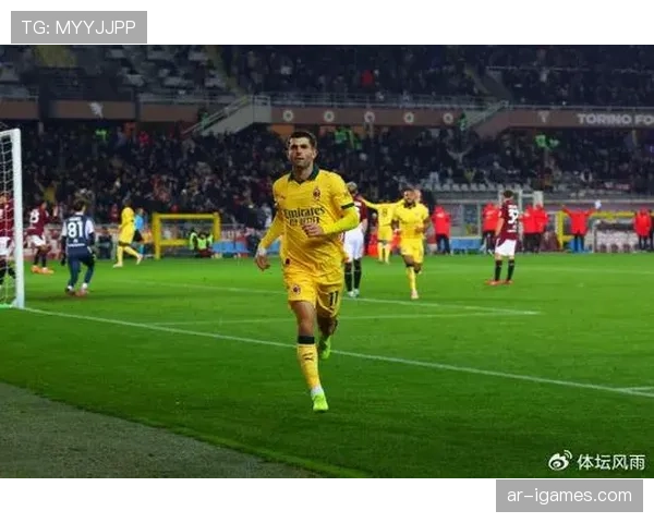 都灵前锋萨帕塔回撤中场完成抢断，随后前插接应破门